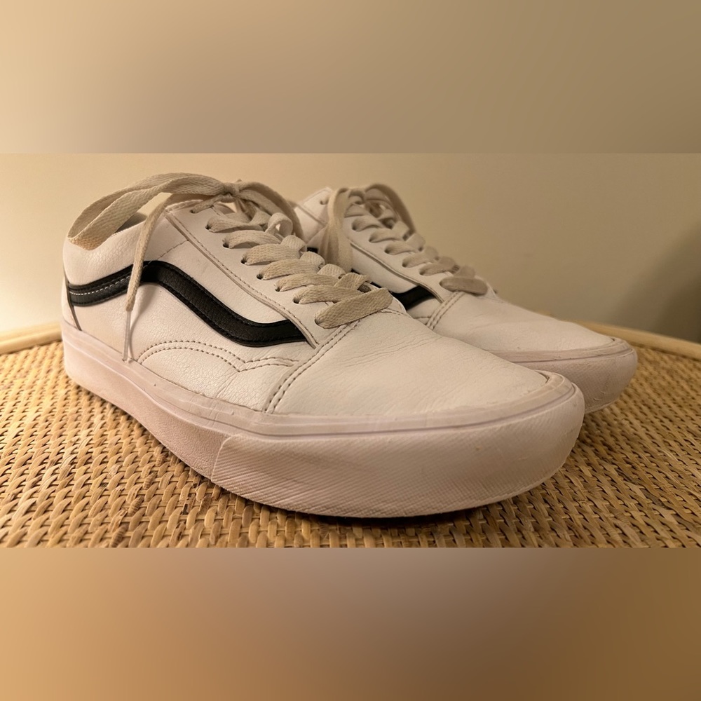 VANS/ Black and White